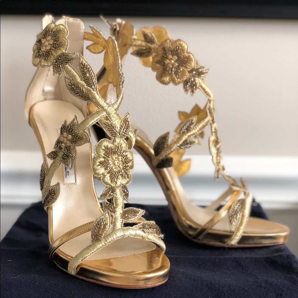 Oscar de la Renta Gold Never Worn 5inch heels